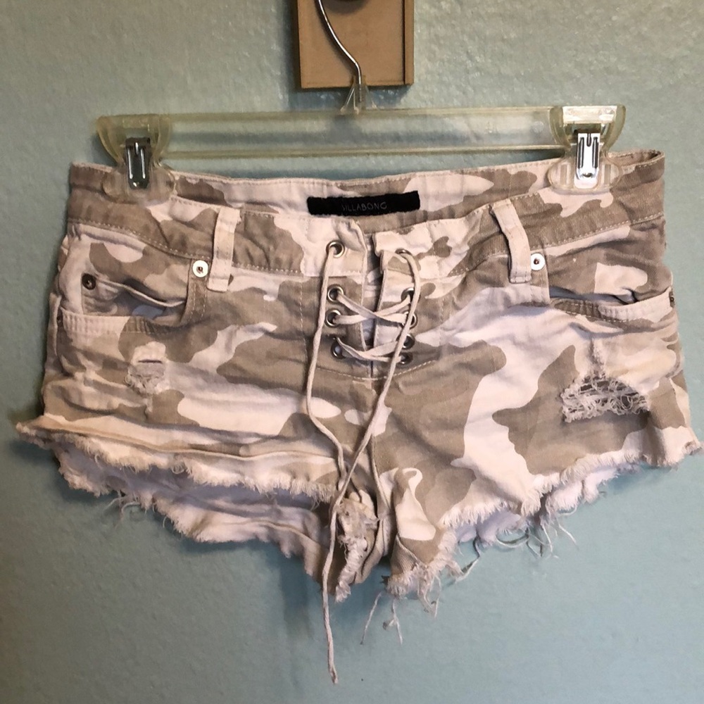 Billabong neutral camouflage shorts drawstrings